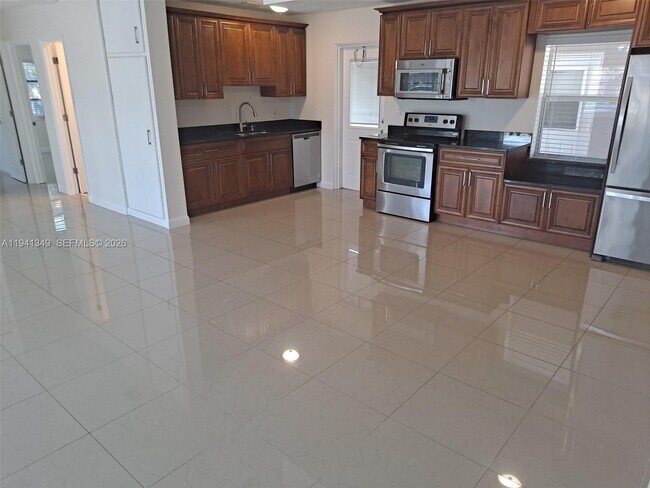 Foto del edificio - 335 SW 18th Ave