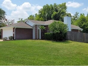 Building Photo - 303 Lazy Ln