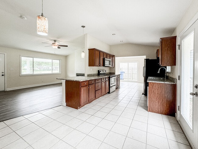 Building Photo - Charming Ranch in Highly Sought-After Grea...
