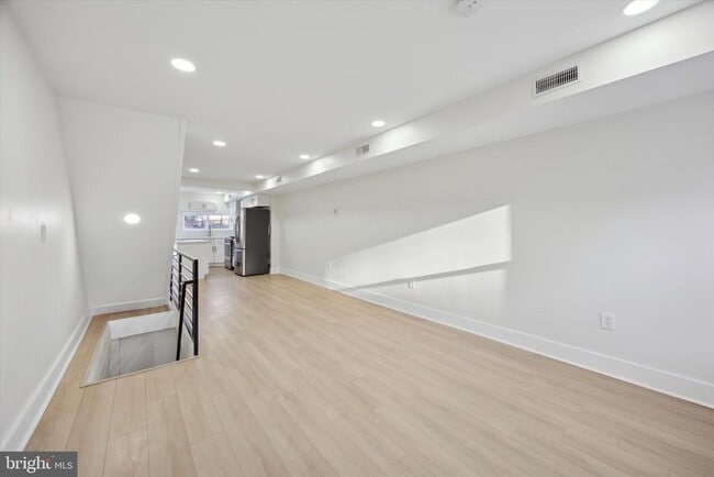 Building Photo - 53 E Sharpnack St