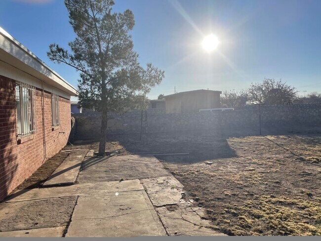 Building Photo - 8572 San Miguel Dr