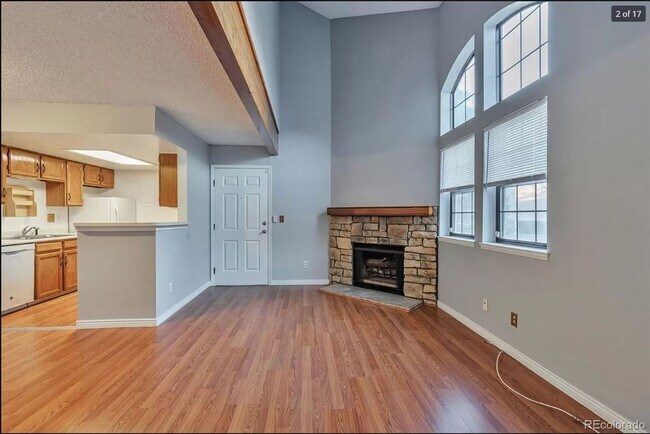 Foto del edificio - 942 S Walden St