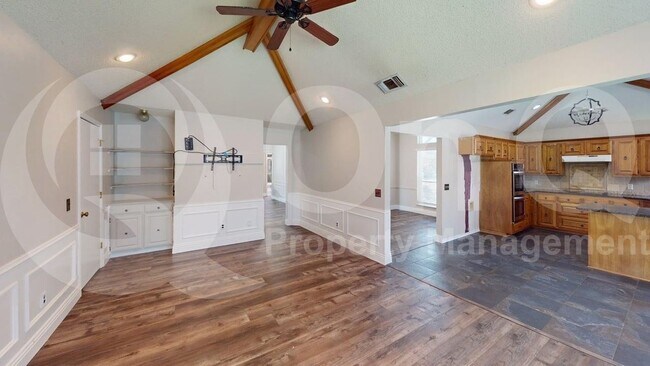 Foto del edificio - 1217 Babbling Brook Dr