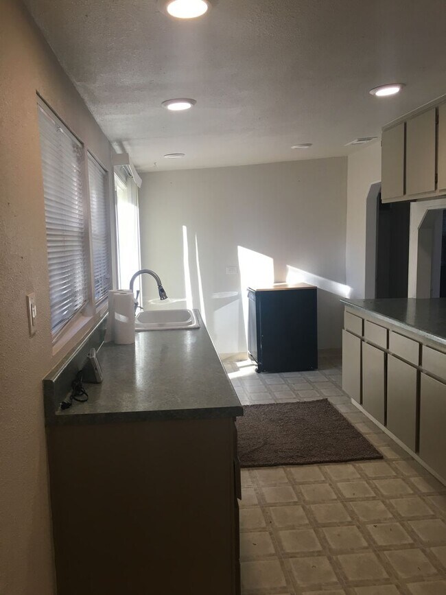 Foto del edificio - Paradise Cozy 2 bed one bath off of upper ...