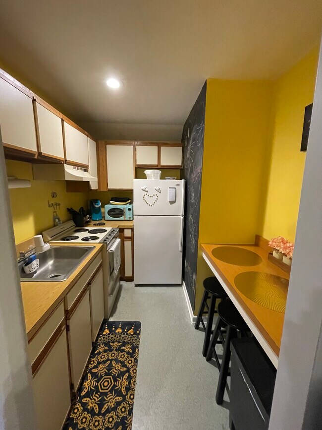 Foto del edificio - 1243 Cedars Ct