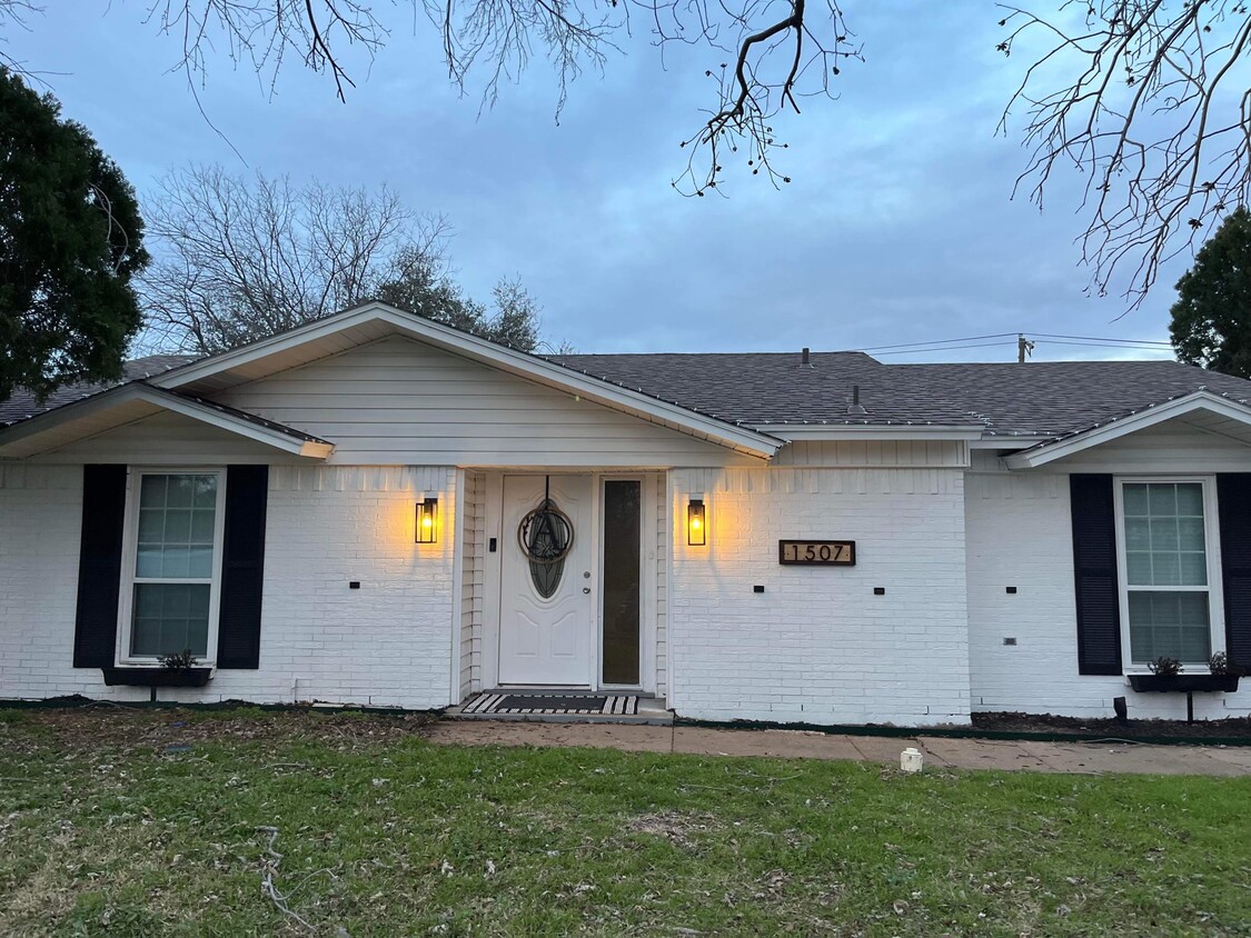 Primary Photo - 1507 Geraldine Ln