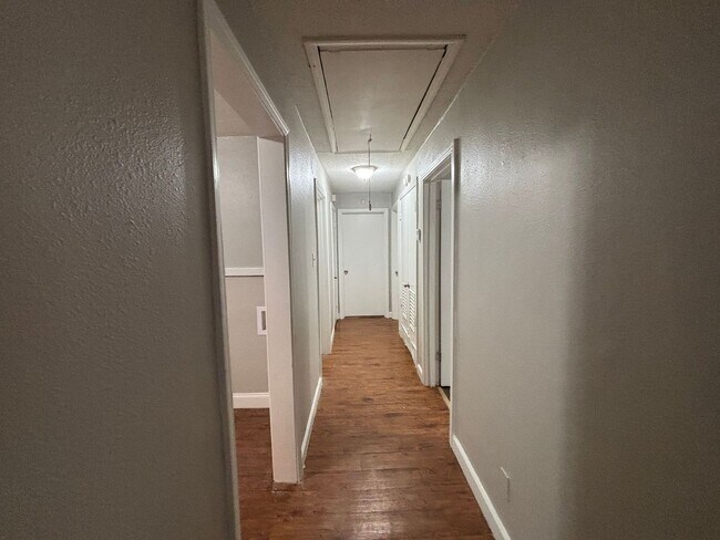 Foto del edificio - 3159 St Charles Dr