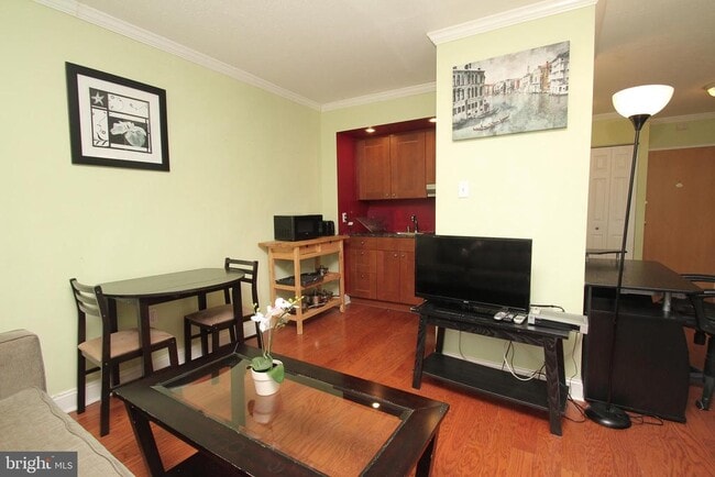 Building Photo - 2101 Chestnut St