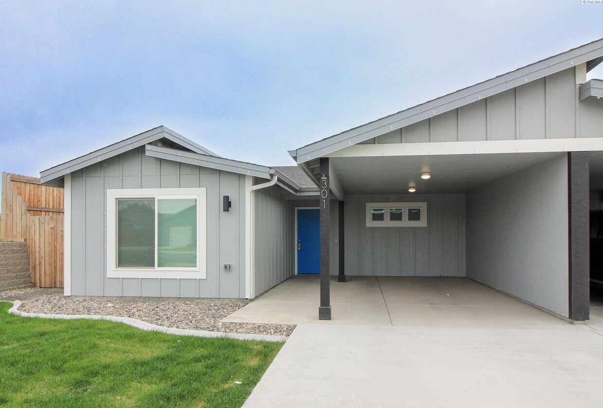 Foto principal - 3 Bed/2 Bath Duplex in Pasco