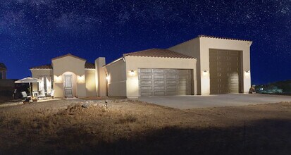 Building Photo - 10485 W Pinnacle Peak Rd