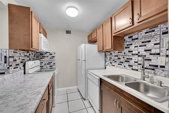 Foto del edificio - 11607 NW 29th St