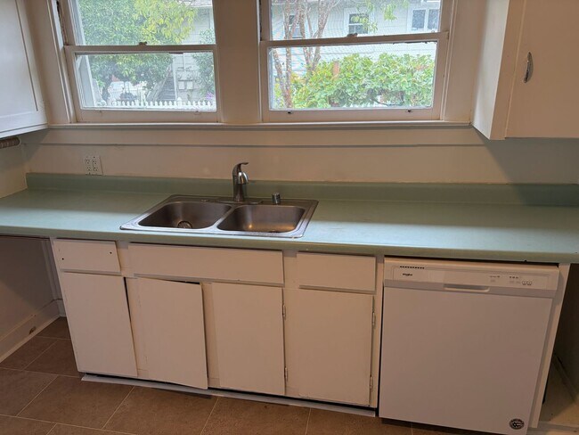 Foto del edificio - Terrific Fairfax Location**Washer/Dryer**Yard**Storage**Parking**