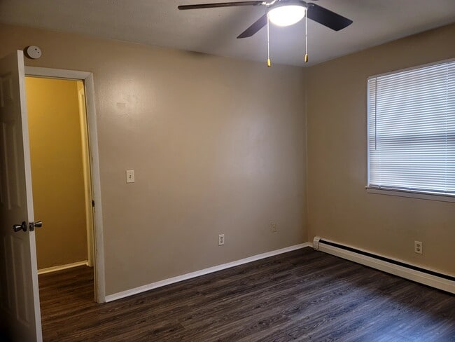 Building Photo - 105 College Park Ct