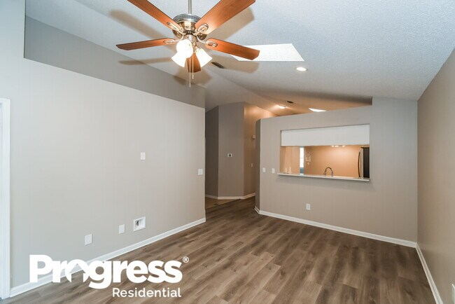 Building Photo - 8790 Townsquare Dr S