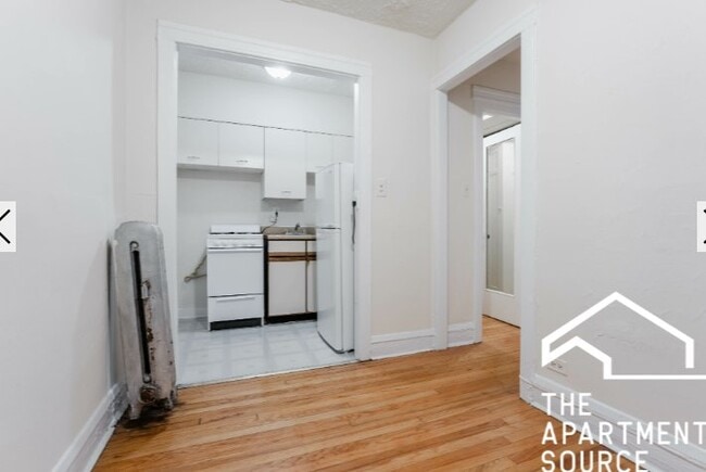 Building Photo - 514 W Cornelia Ave