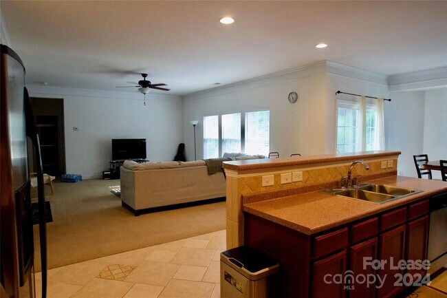 Building Photo - 7043 Woodbridge Valley Cir
