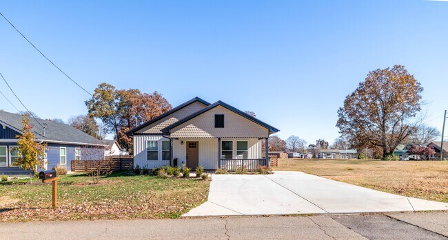 Foto del edificio - 205 Kingwood Rd