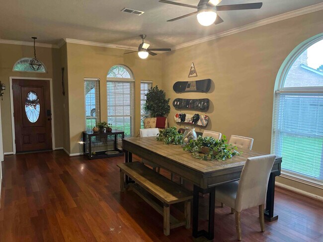 Foto del edificio - 8207 Fairgrove Park Ct