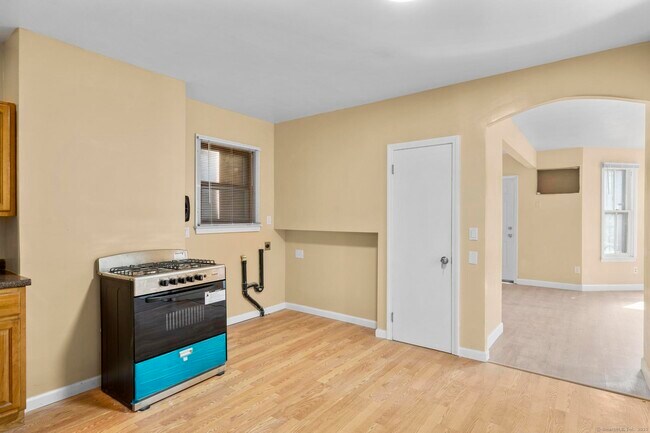 Building Photo - 155 Babcock St