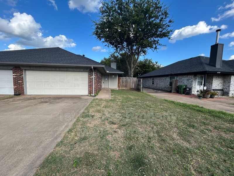 Foto principal - 6320 Holiday Ln