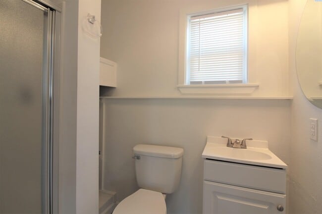 Building Photo - East Kennewick Stand-Alone Studio Apartment