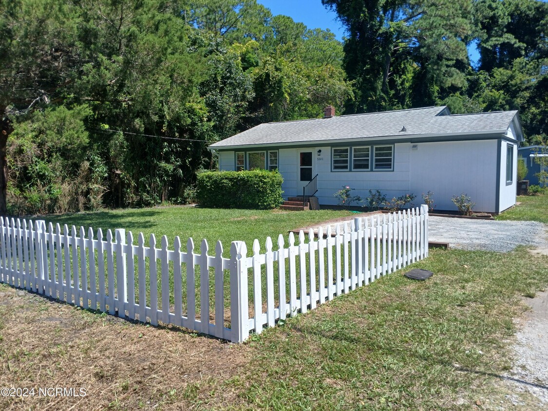 Primary Photo - 5501 Myrtle Grove Rd