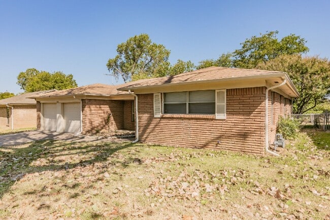 Photo - 7513 Maple Drive House