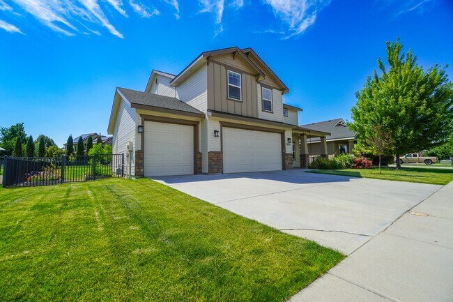 Building Photo - 1655 N Azurite Pl
