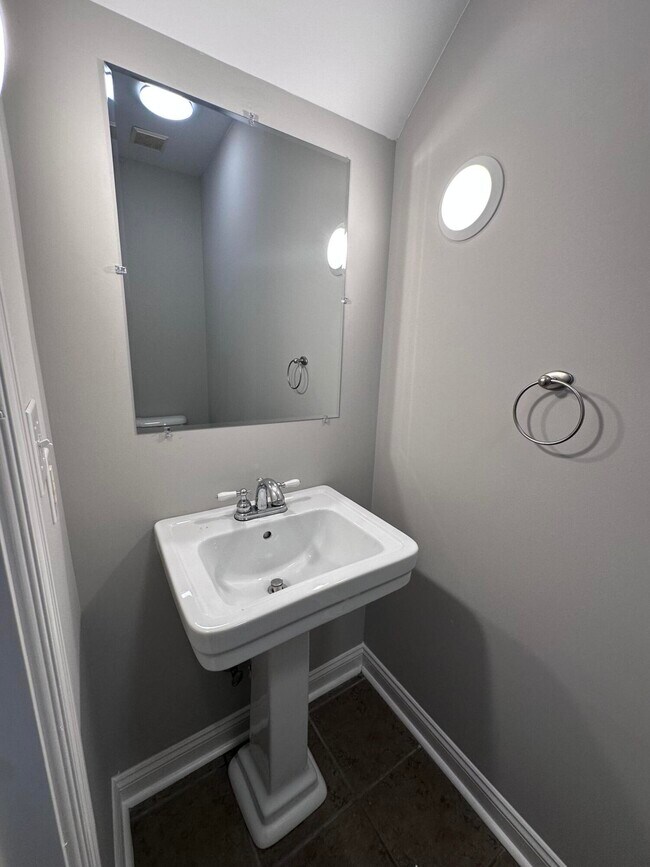 Foto del edificio - 209 Old Todds Rd