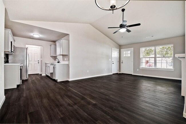 Building Photo - 2411 SW Choctaw St