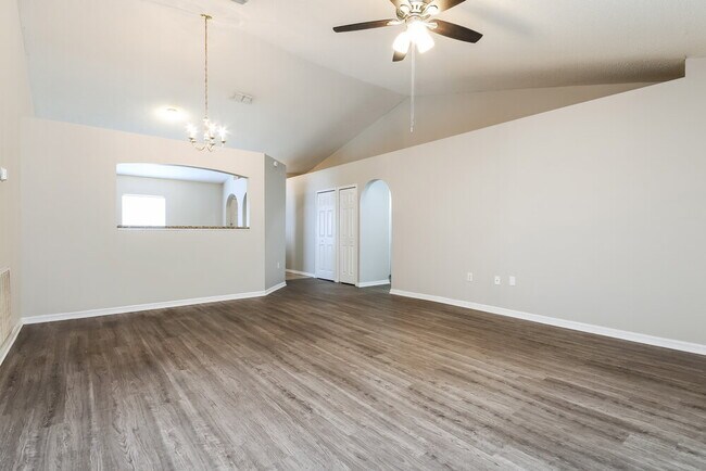 Foto del edificio - 3950 Warbler Dr
