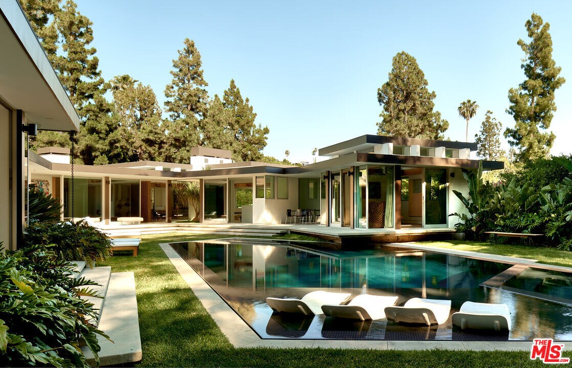 Primary Photo - 1061 Loma Vista Dr