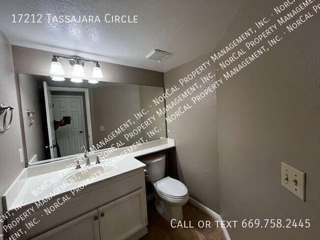 Foto del edificio - 17212 Tassajara Cir