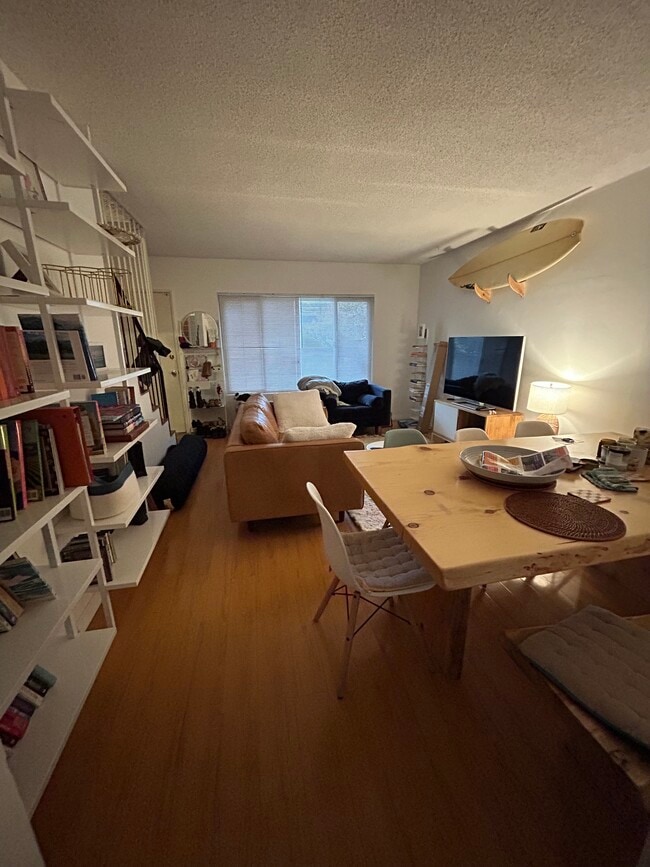 Foto del edificio - 2206 Nelson Ave