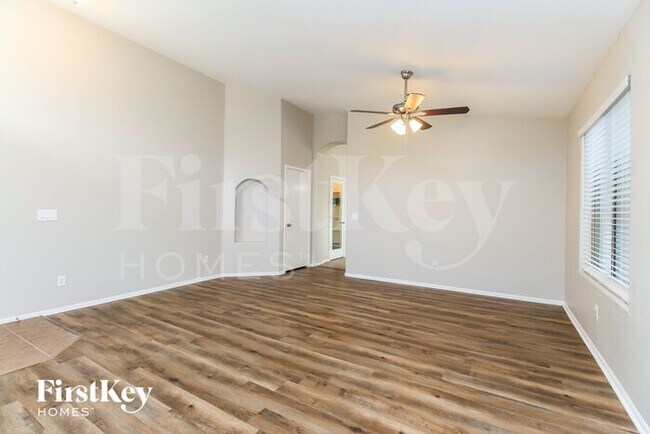 Foto del edificio - 29271 N Rosewood Dr