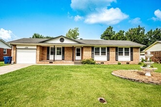 Building Photo - 204 Wildwood Rd