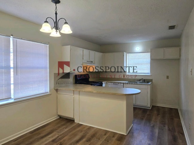 Building Photo - Coming Soon! Cozy 3 Bedroom Unit!