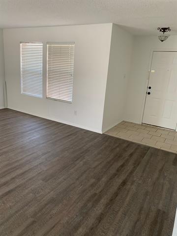 Foto del edificio - 2701 Woodlake Pkwy