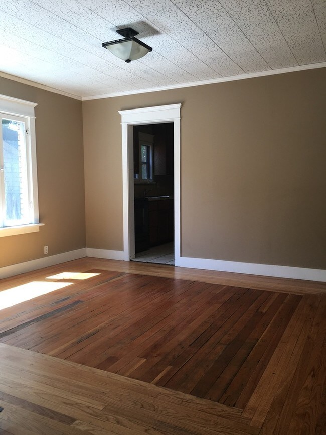 Building Photo - 2567 Jackson Ave