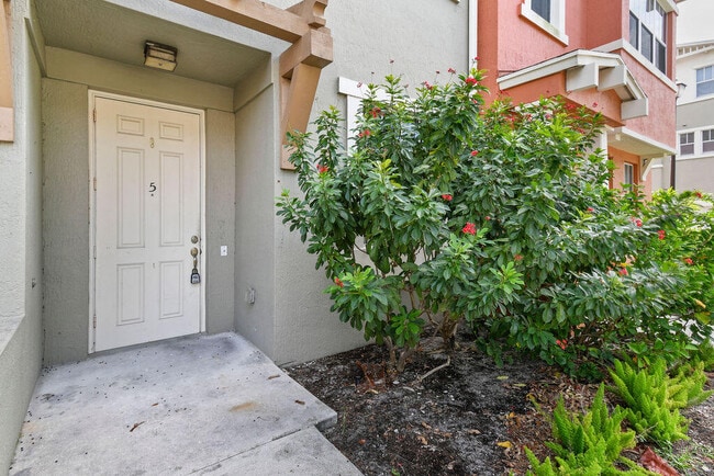 Building Photo - 433 Amador Ln
