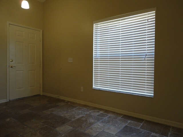 Foto del edificio - 732 Mclean Court