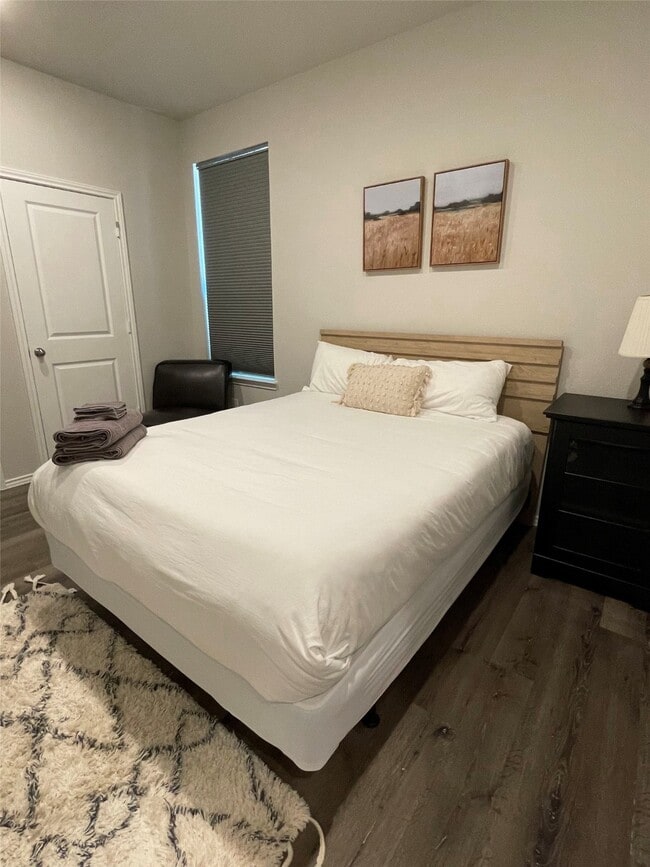 Building Photo - 16888 W Ivanhoe St