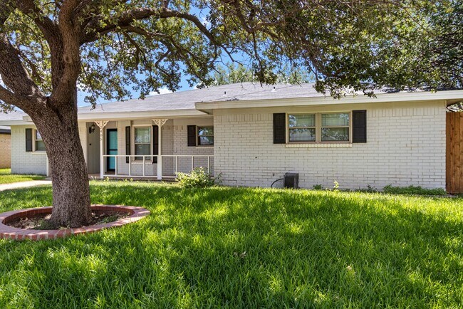 Foto del edificio - 2405 Emerson Ct