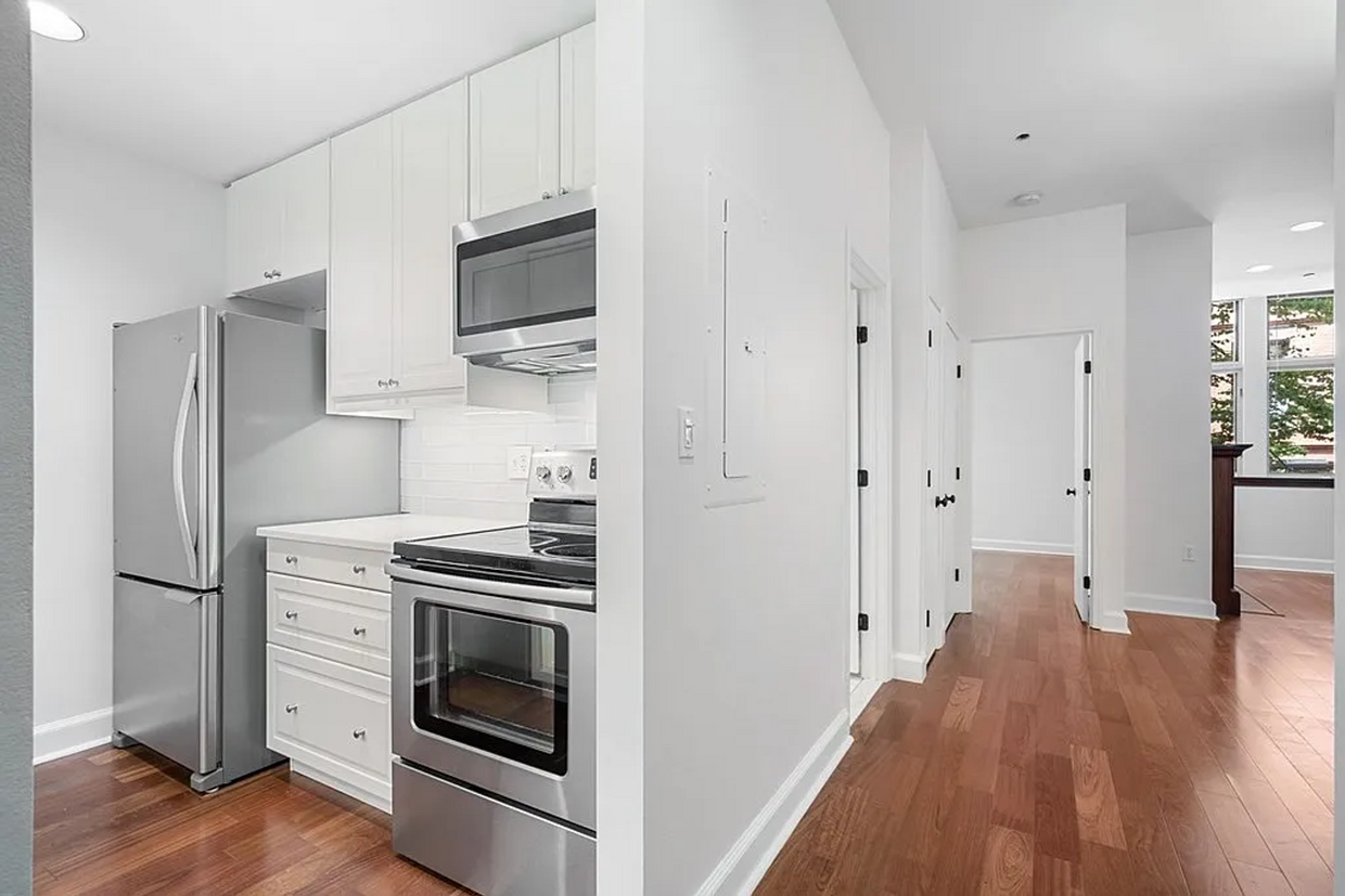 Primary Photo - Perfect 1 Bedroom 1 Bathroom