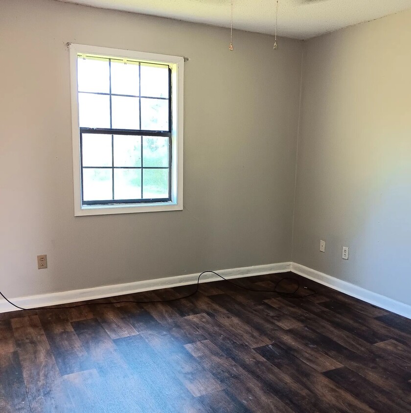 Foto del edificio - 2937 Green Tee Rd