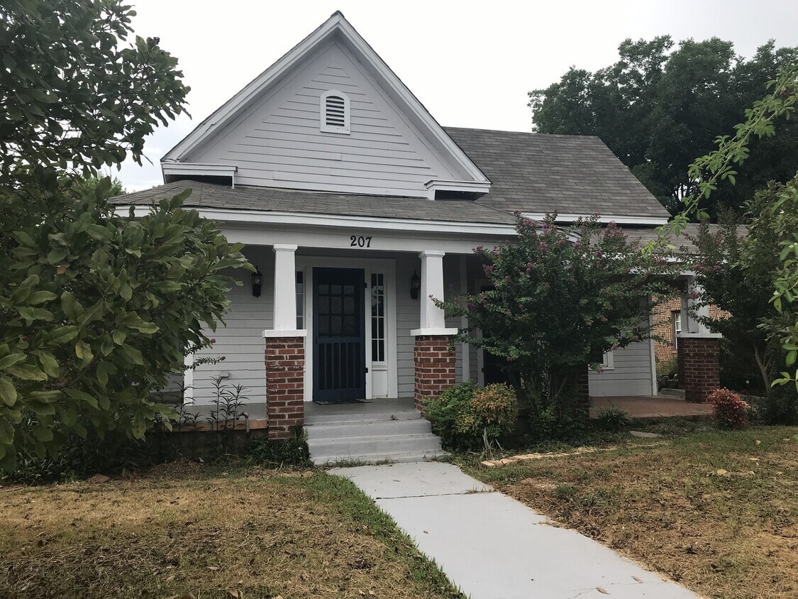 Primary Photo - 3/2 Fenced yard pet friendly Gladewater
