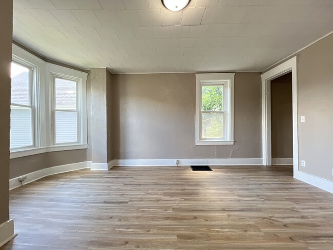 Building Photo - 651 Caledonia Pl