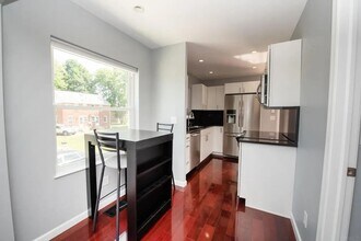 Building Photo - Downtown Lafayette Living!