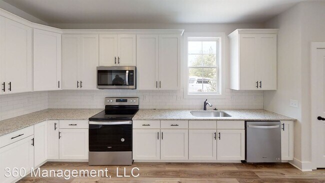 Foto del edificio - 4 br, 4 bath House - 868 Twin Forks Ave #12