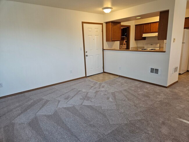 Building Photo - 3213 Oaks Avenue